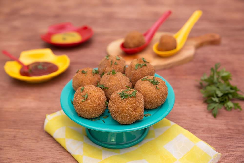 Bolinho da lamen de queijo e milho